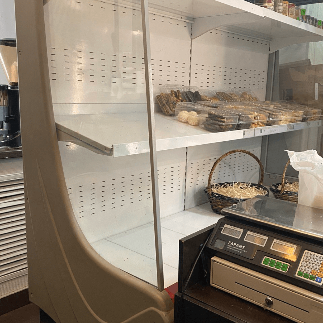 Холодильних для продуктового магазина или кофейни