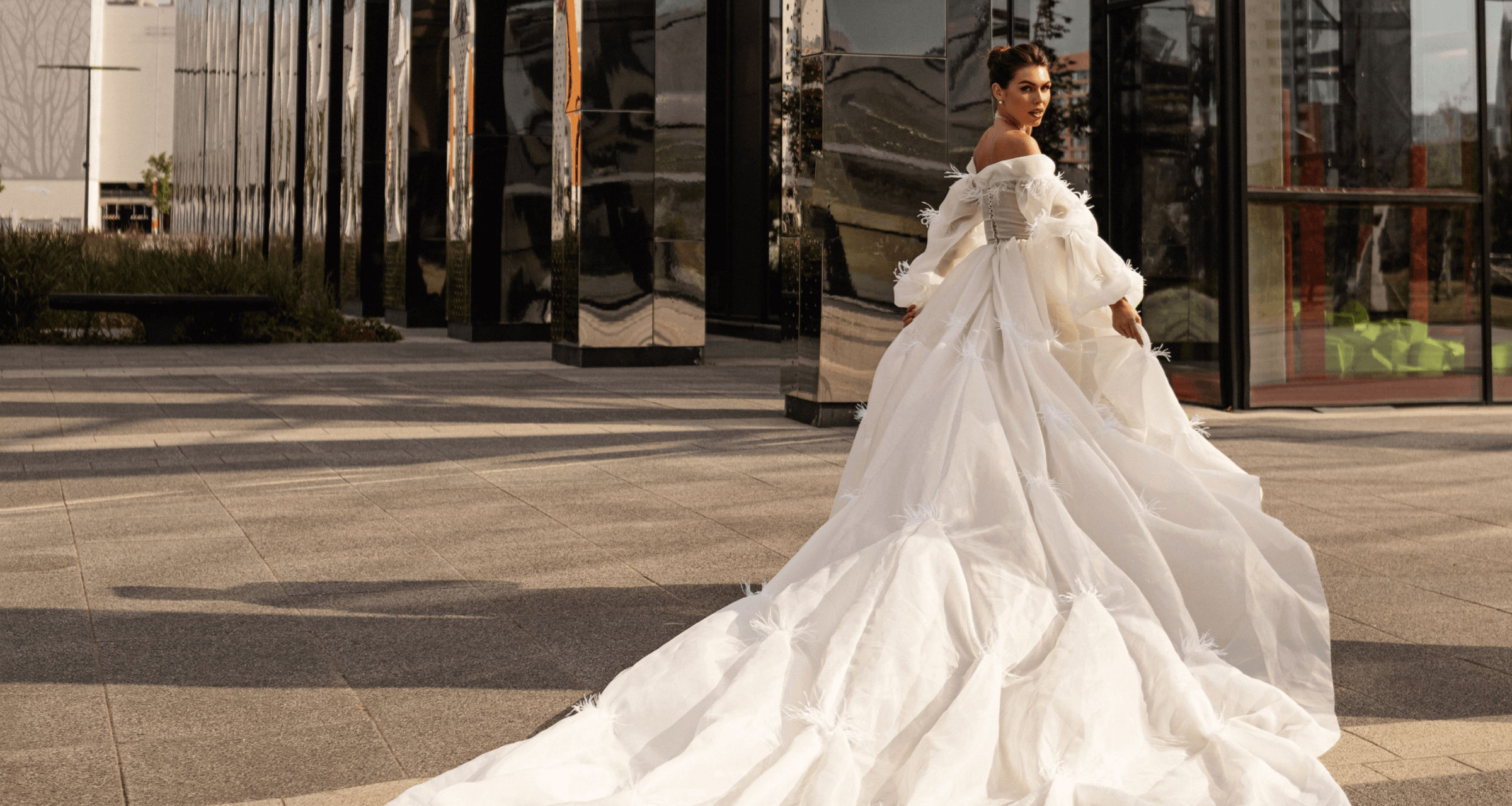 Как дизайнер свадебных платьев из Ижевска продает их в Европе, США и Австралии