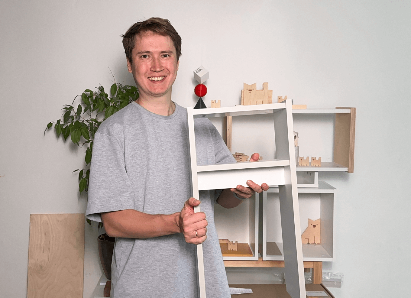 Никита Семёнов, основатель производства мебели «привет-макет»