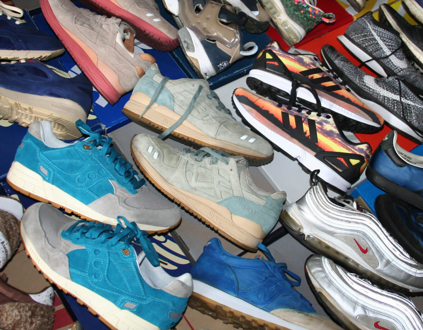 коллекция кроссовок